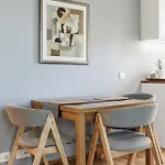 By The Old Town, New & Modern, 2 Bedroom Easy Access By Car, Free Parking Διαμέρισμα *