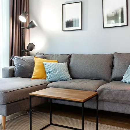 By The Old Town, New & Modern, 2 Bedroom Easy Access By Car, Free Parking アパート タリン