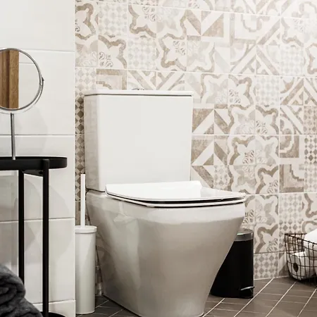 By The Old Town, New & Modern, 2 Bedroom Easy Access By Car, Free Parking * タリン