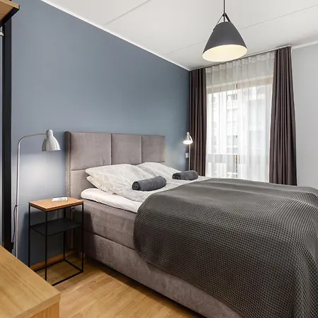 By The Old Town, New & Modern, 2 Bedroom Easy Access By Car, Free Parking *