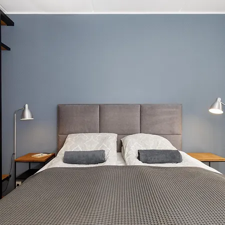 By The Old Town, New & Modern, 2 Bedroom Easy Access By Car, Free Parking *