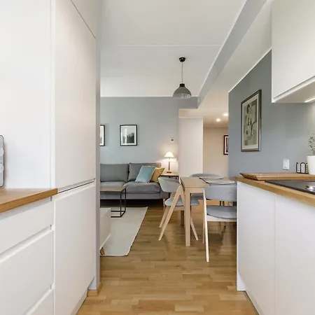 Apartament By The Old Town, New & Modern, 2 Bedroom Easy Access By Car, Free Parking