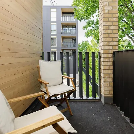 By The Old Town, New & Modern, 2 Bedroom Easy Access By Car, Free Parking Daire *