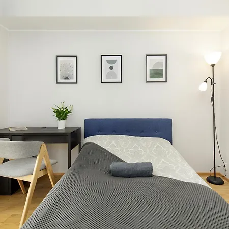 By The Old Town, New & Modern, 2 Bedroom Easy Access By Car, Free Parking Apartament