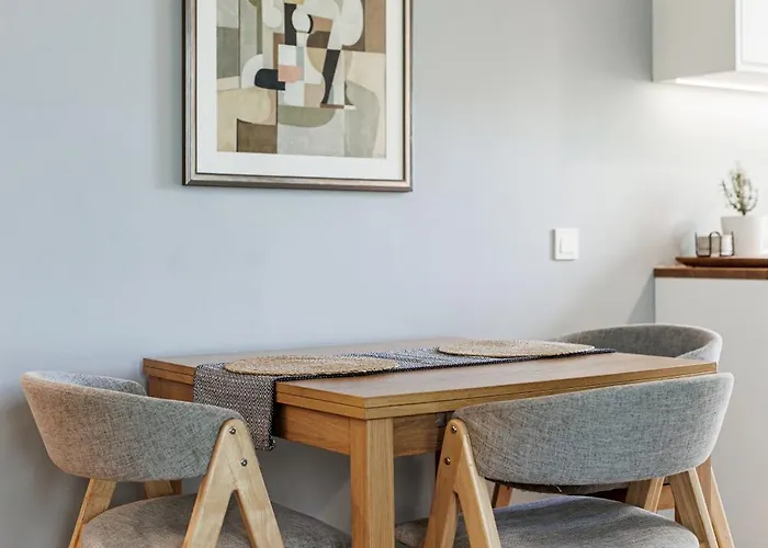 By The Old Town, New & Modern, 2 Bedroom Easy Access By Car, Free Parking Apartman *