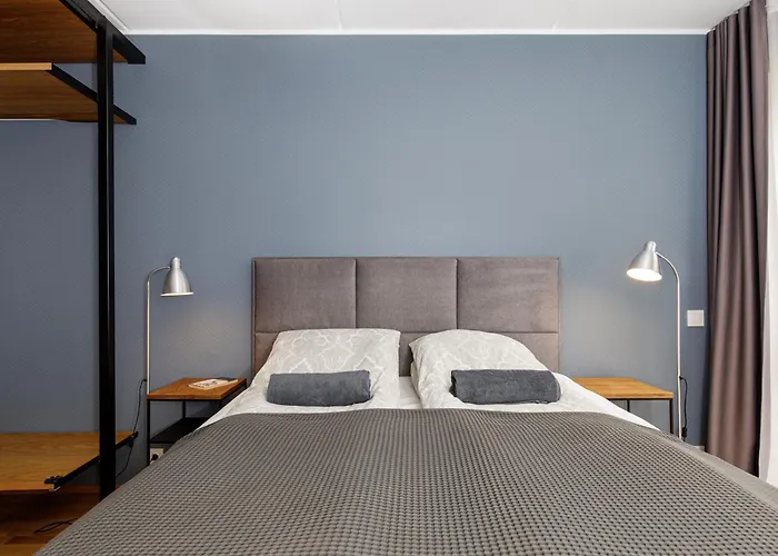 By The Old Town, New & Modern, 2 Bedroom Easy Access By Car, Free Parking *