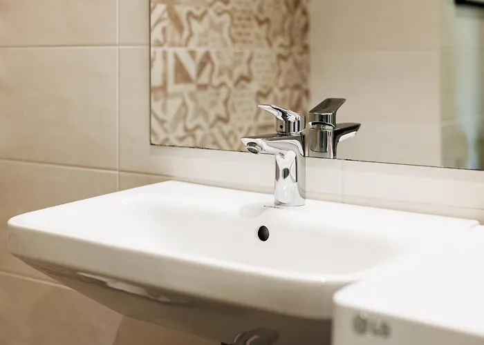 By The Old Town, New & Modern, 2 Bedroom Easy Access By Car, Free Parking Apartman