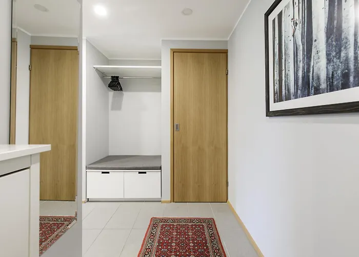 Lejlighed By The Old Town, New & Modern, 2 Bedroom Easy Access By Car, Free Parking *