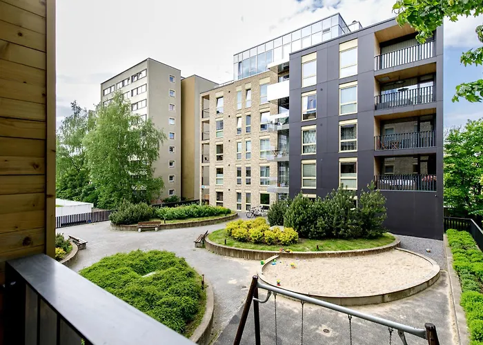 By The Old Town, New & Modern, 2 Bedroom Easy Access By Car, Free Parking *