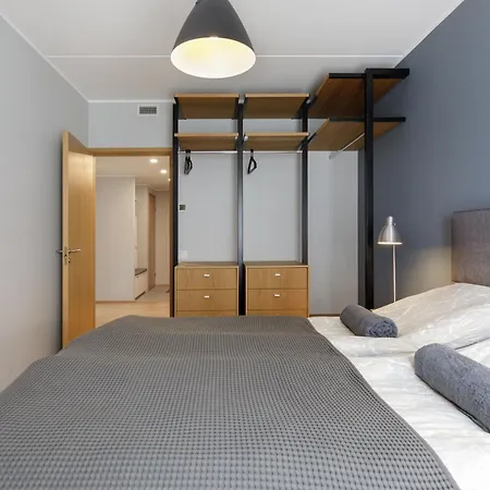 Lejlighed By The Old Town, New & Modern, 2 Bedroom Easy Access By Car, Free Parking *