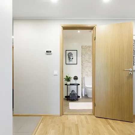 By The Old Town, New & Modern, 2 Bedroom Easy Access By Car, Free Parking Apartamento Tallin