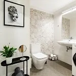 By The Old Town, New & Modern, 2 Bedroom Easy Access By Car, Free Parking Appartement