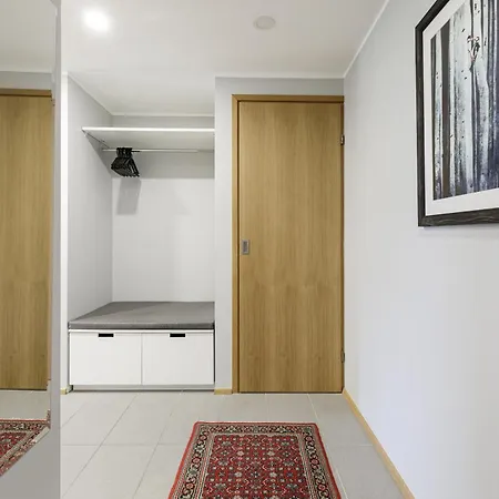 Lejlighed By The Old Town, New & Modern, 2 Bedroom Easy Access By Car, Free Parking *